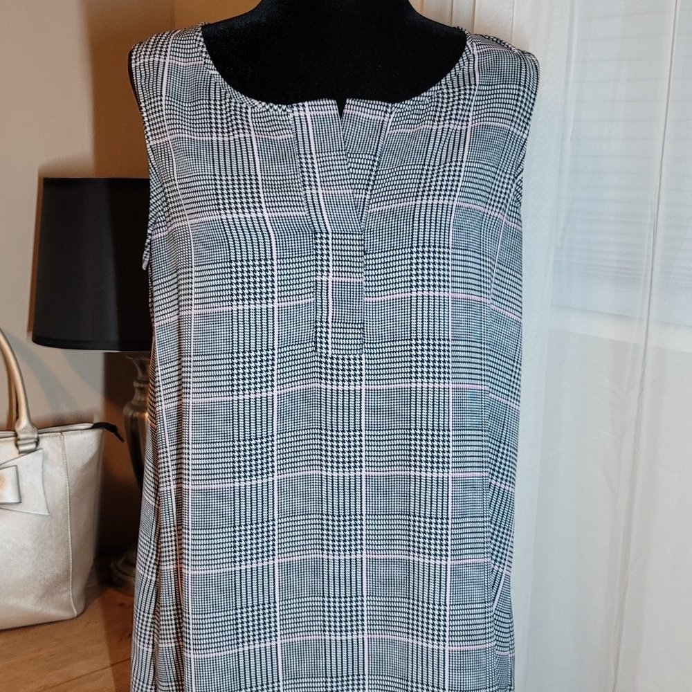 NWOT Worthington Hounds tooth Hi-Low Tank in Large